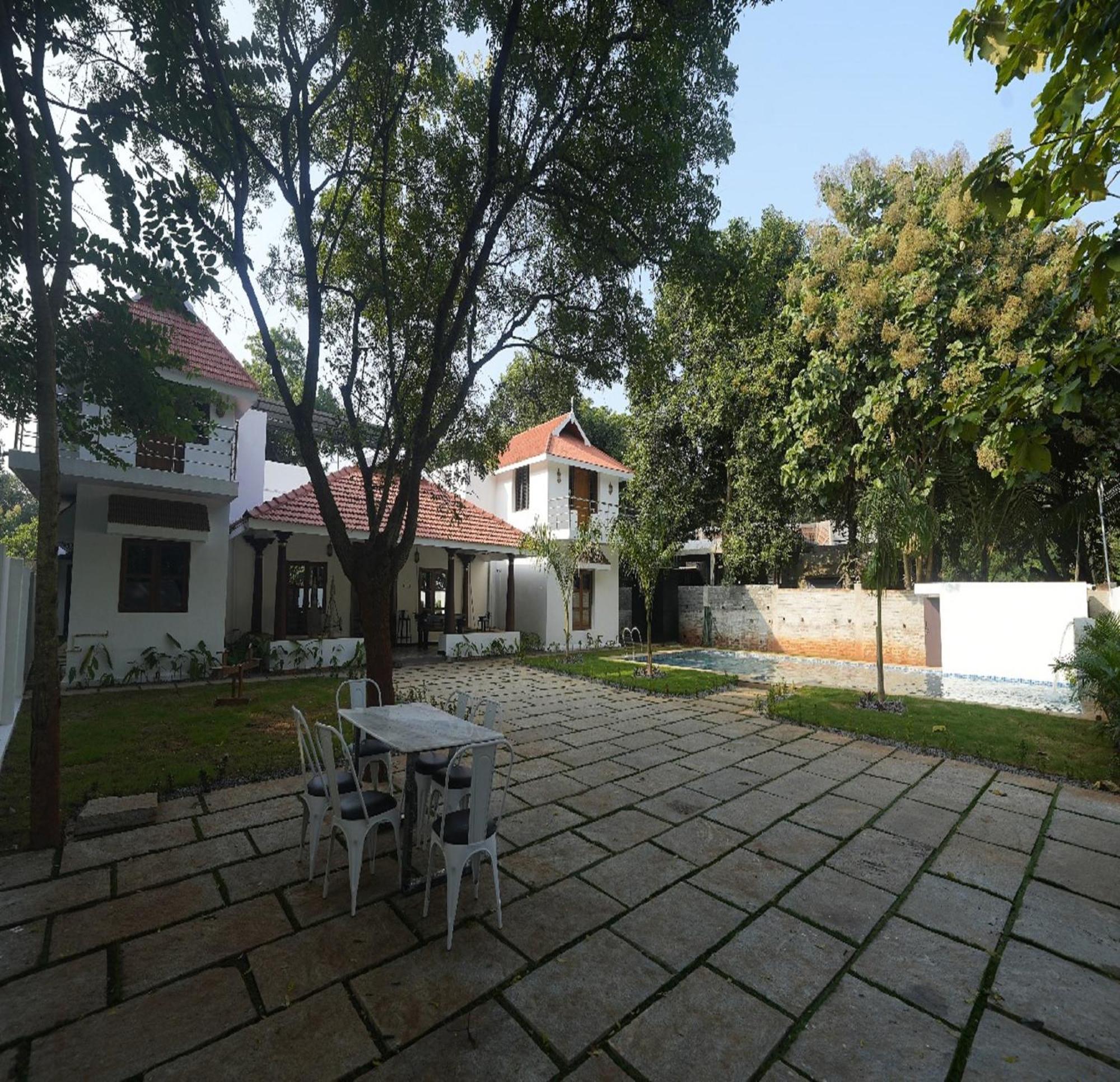 Courtyard Castle Heritage Resort Pondicherry Exteriör bild