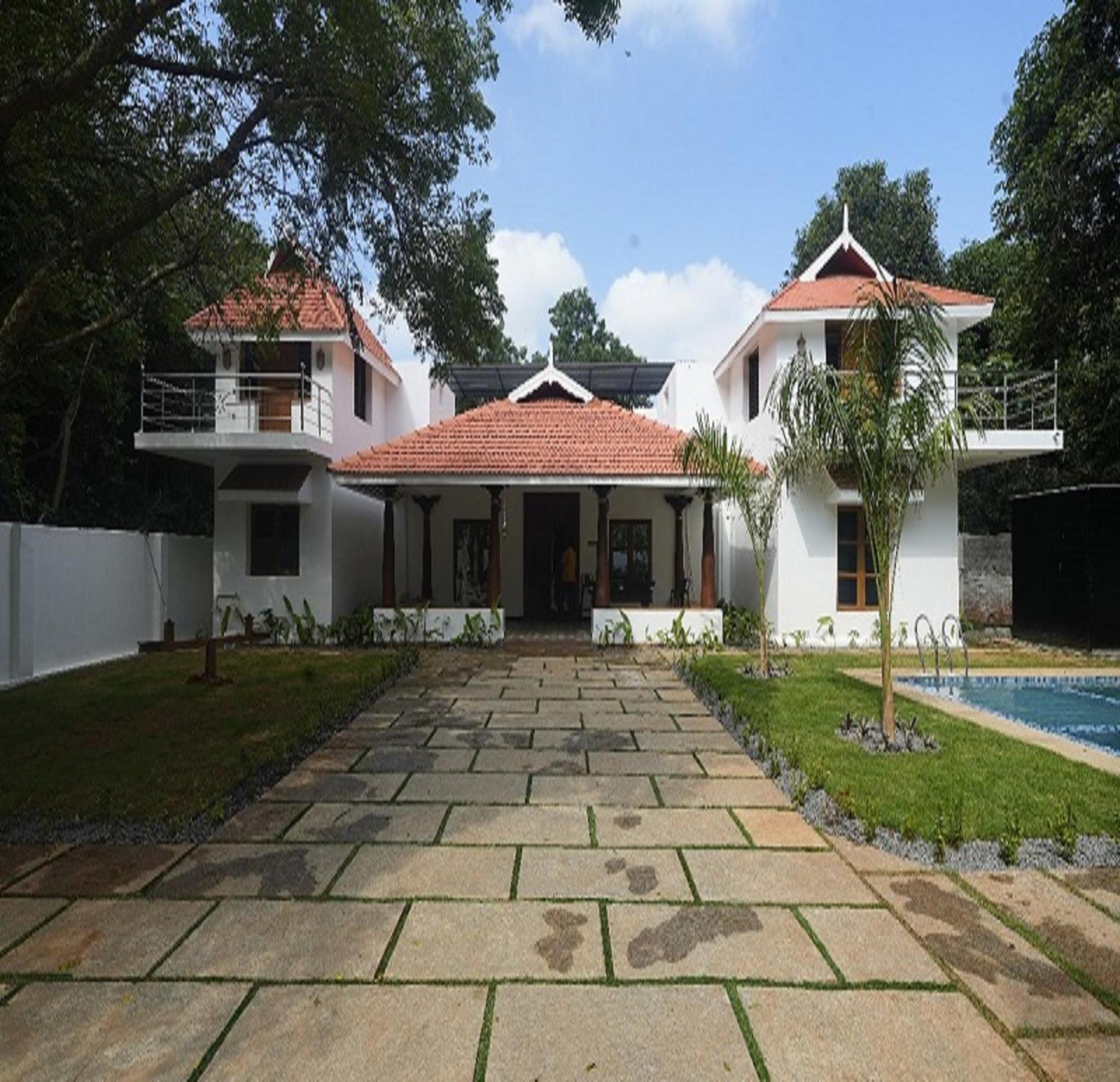 Courtyard Castle Heritage Resort Pondicherry Exteriör bild