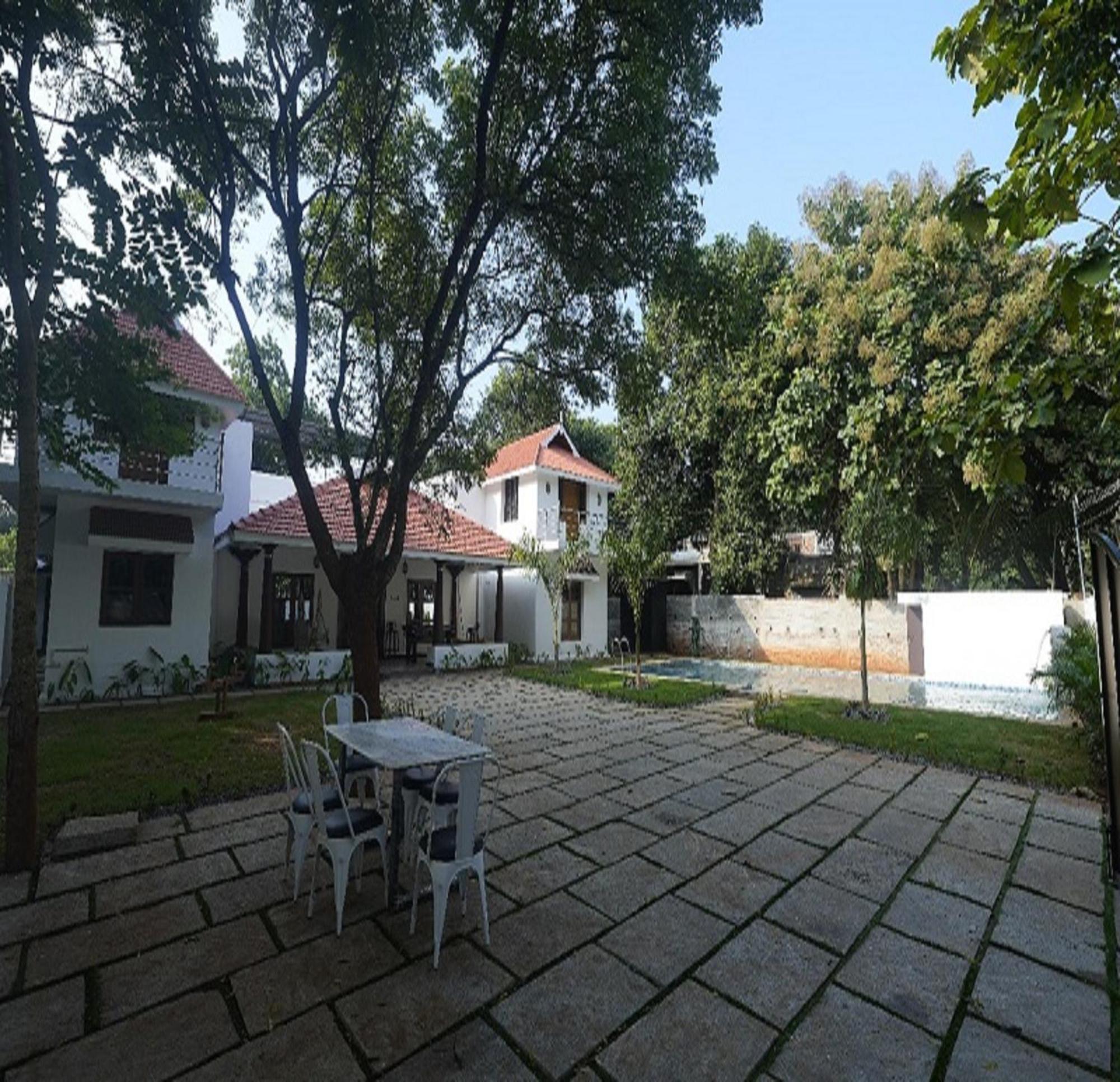 Courtyard Castle Heritage Resort Pondicherry Exteriör bild