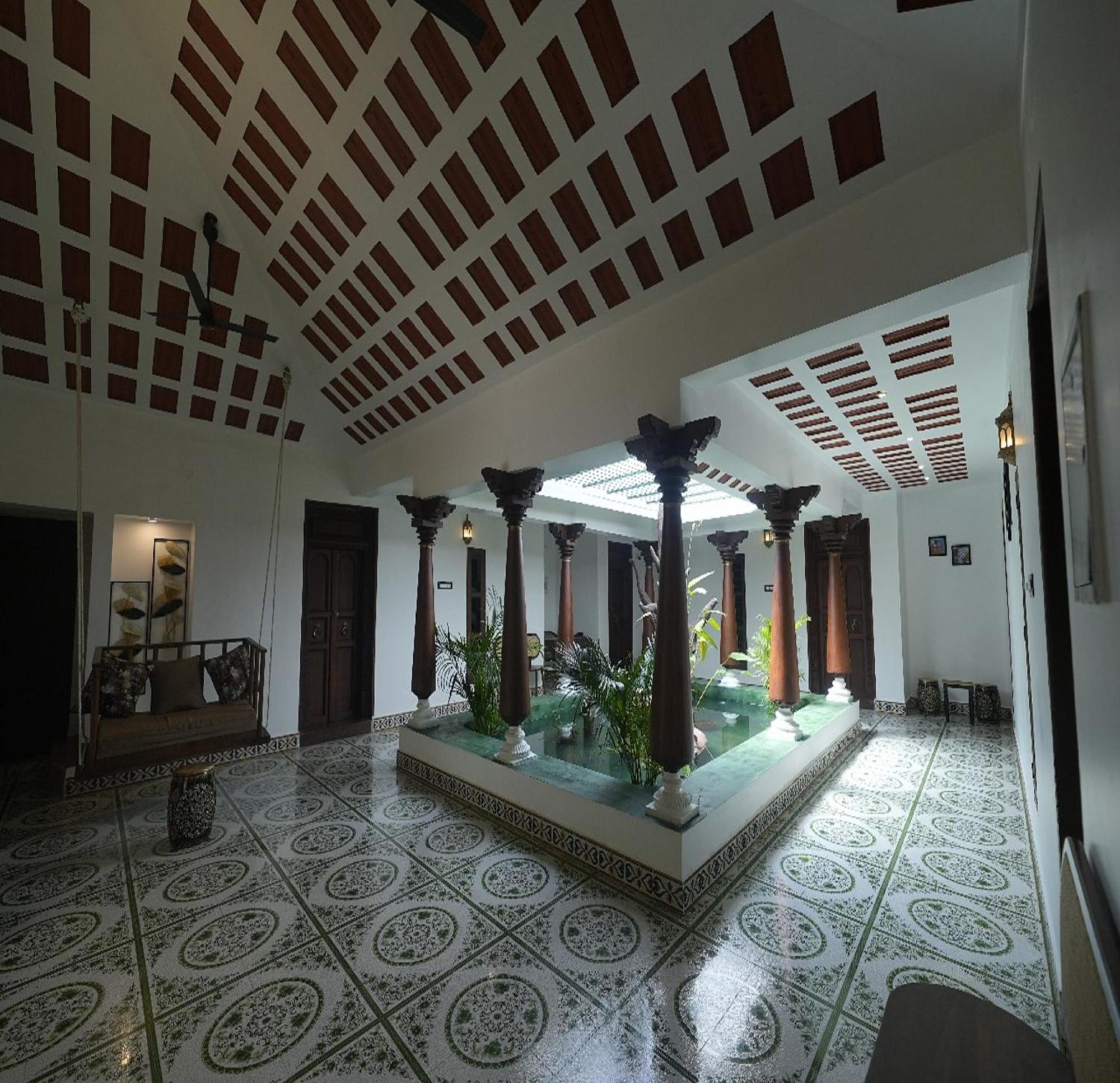 Courtyard Castle Heritage Resort Pondicherry Exteriör bild