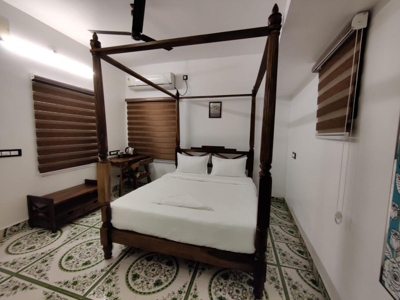 Courtyard Castle Heritage Resort Pondicherry Exteriör bild